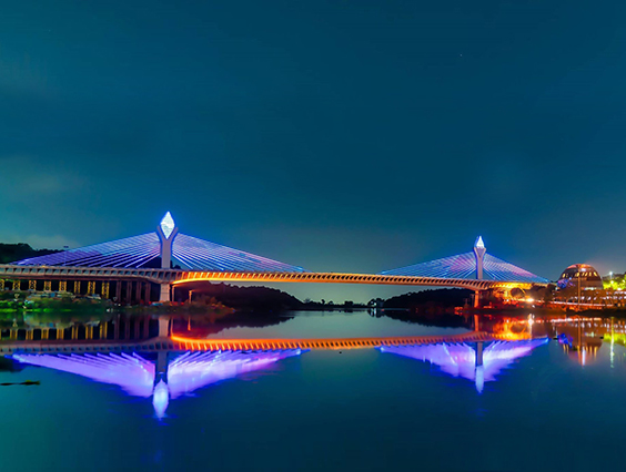 轟動(dòng)印度，當(dāng)?shù)厥鬃鶚蛄篖ED燈光秀—Durgam Cheravu Bridge